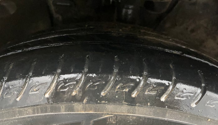 2022 KIA CARENS LUXURY PLUS 1.4 PETROL DCT 7 STR, Petrol, Automatic, 63,035 km, Left Front Tyre Tread