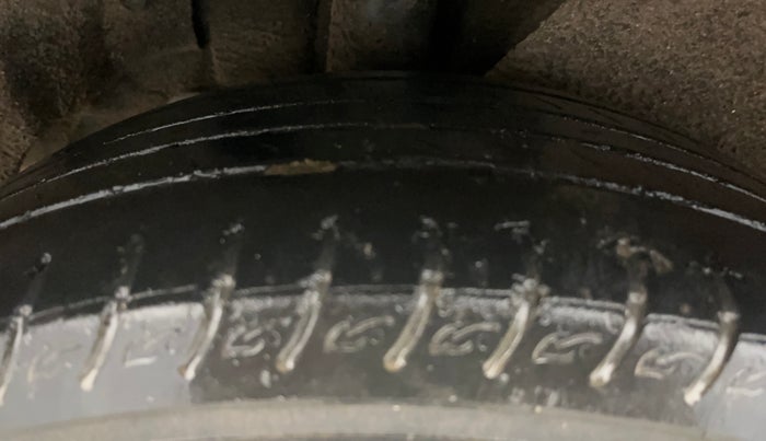 2022 KIA CARENS LUXURY PLUS 1.4 PETROL DCT 7 STR, Petrol, Automatic, 63,035 km, Right Rear Tyre Tread