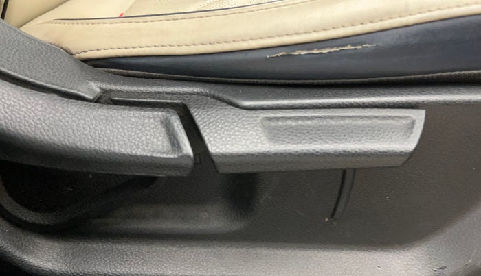 2022 KIA CARENS LUXURY PLUS 1.4 PETROL DCT 7 STR, Petrol, Automatic, 63,035 km, Driver Side Adjustment Panel