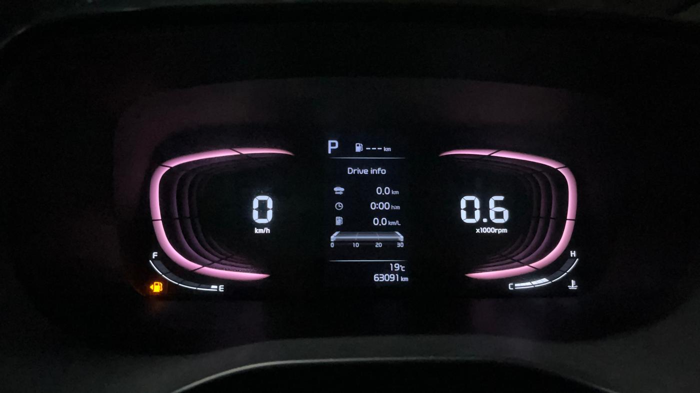 2022 KIA CARENS LUXURY PLUS 1.4 PETROL DCT 7 STR, Petrol, Automatic, 63,105 km, Odometer Image