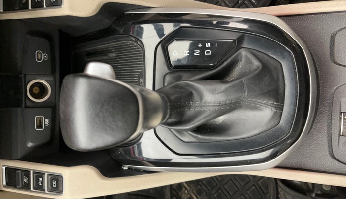 2022 KIA CARENS LUXURY PLUS 1.4 PETROL DCT 7 STR, Petrol, Automatic, 63,035 km, Gear Lever