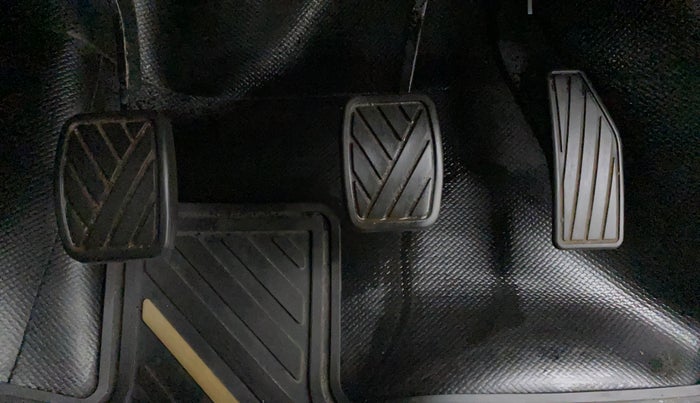 2019 Maruti IGNIS DELTA 1.2, Petrol, Manual, 23,009 km, Pedals