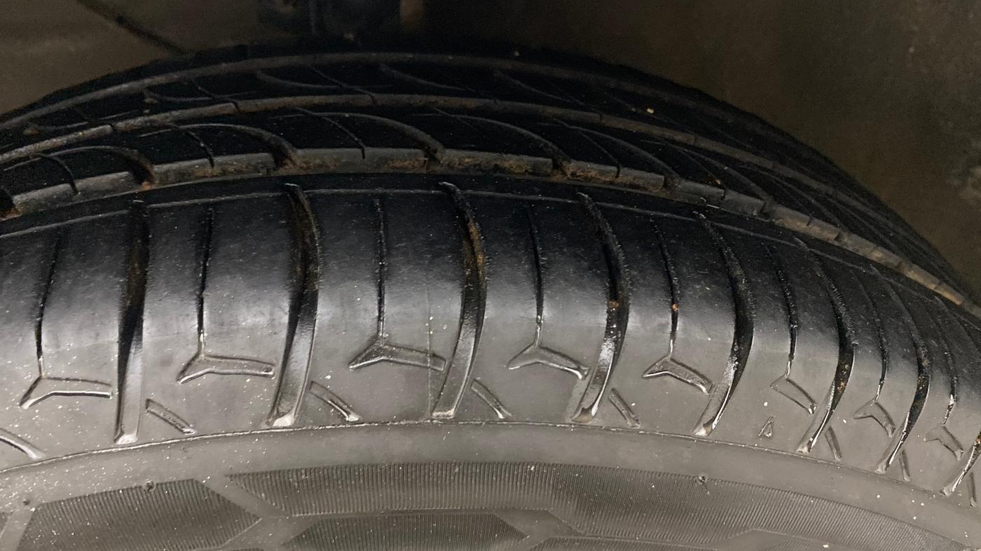 2023 Maruti Ertiga ZXI (O) CNG, CNG, Manual, 1,48,008 km, Left Front Tyre Tread
