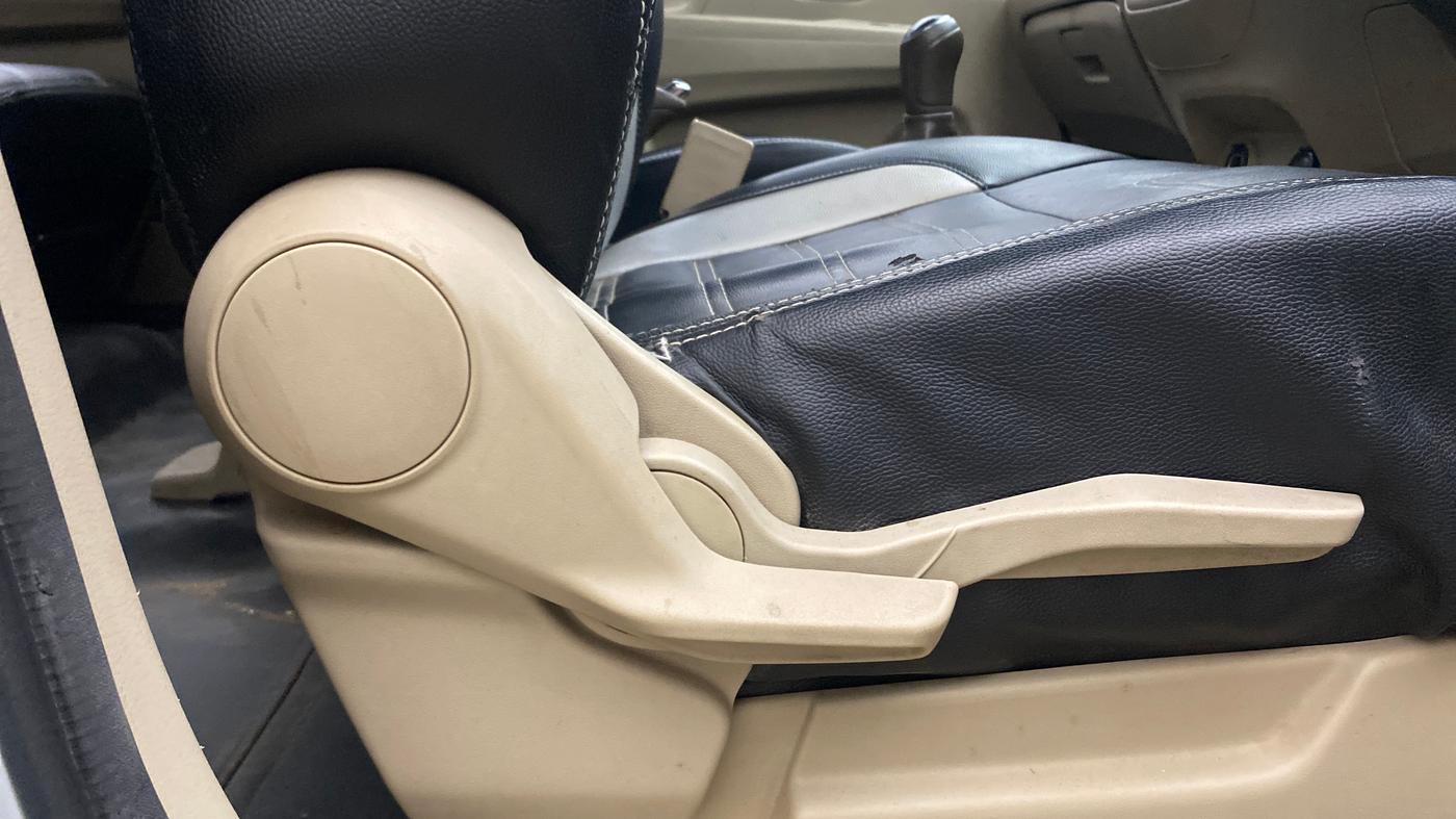 2023 Maruti Ertiga ZXI (O) CNG, CNG, Manual, 1,48,008 km, Driver Side Adjustment Panel