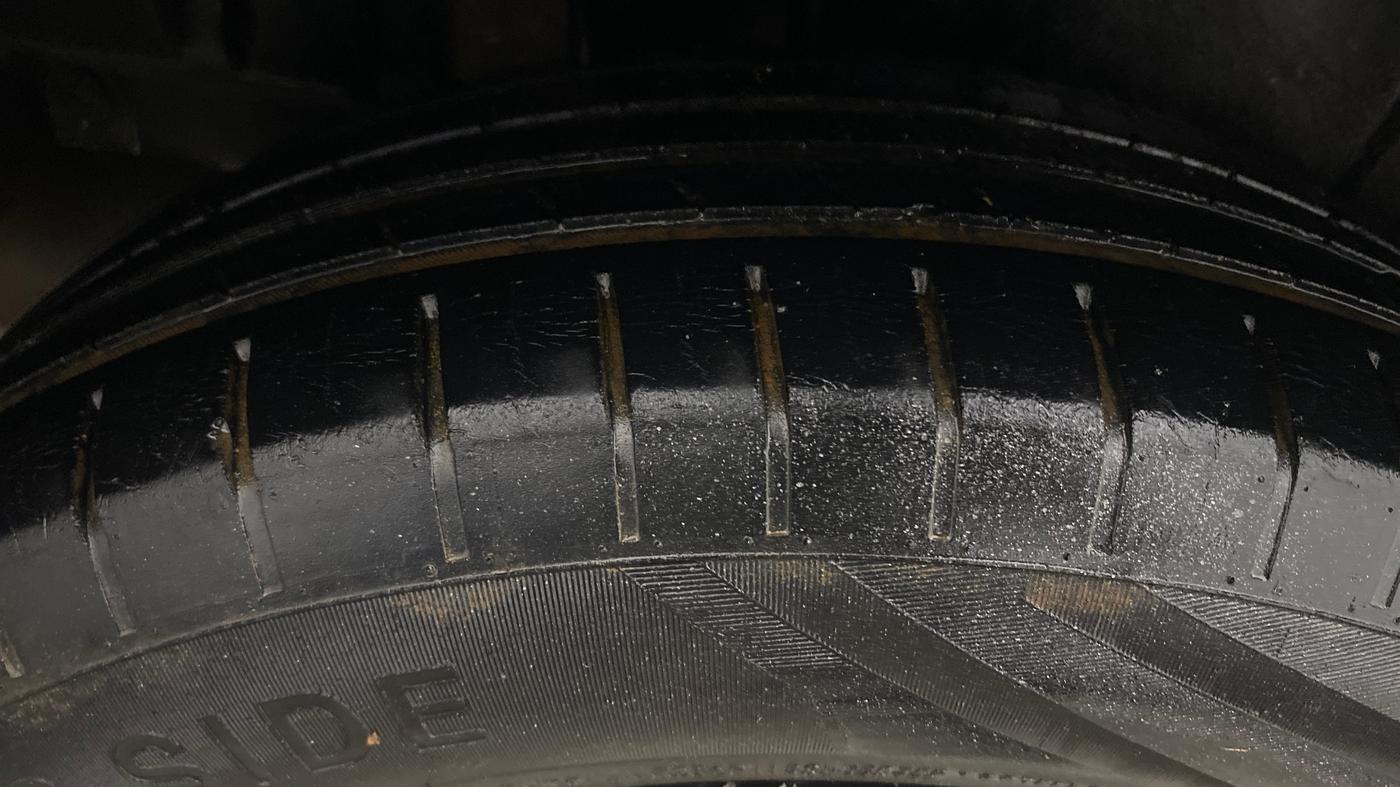 2023 Maruti Ertiga ZXI (O) CNG, CNG, Manual, 1,48,008 km, Right Rear Tyre Tread