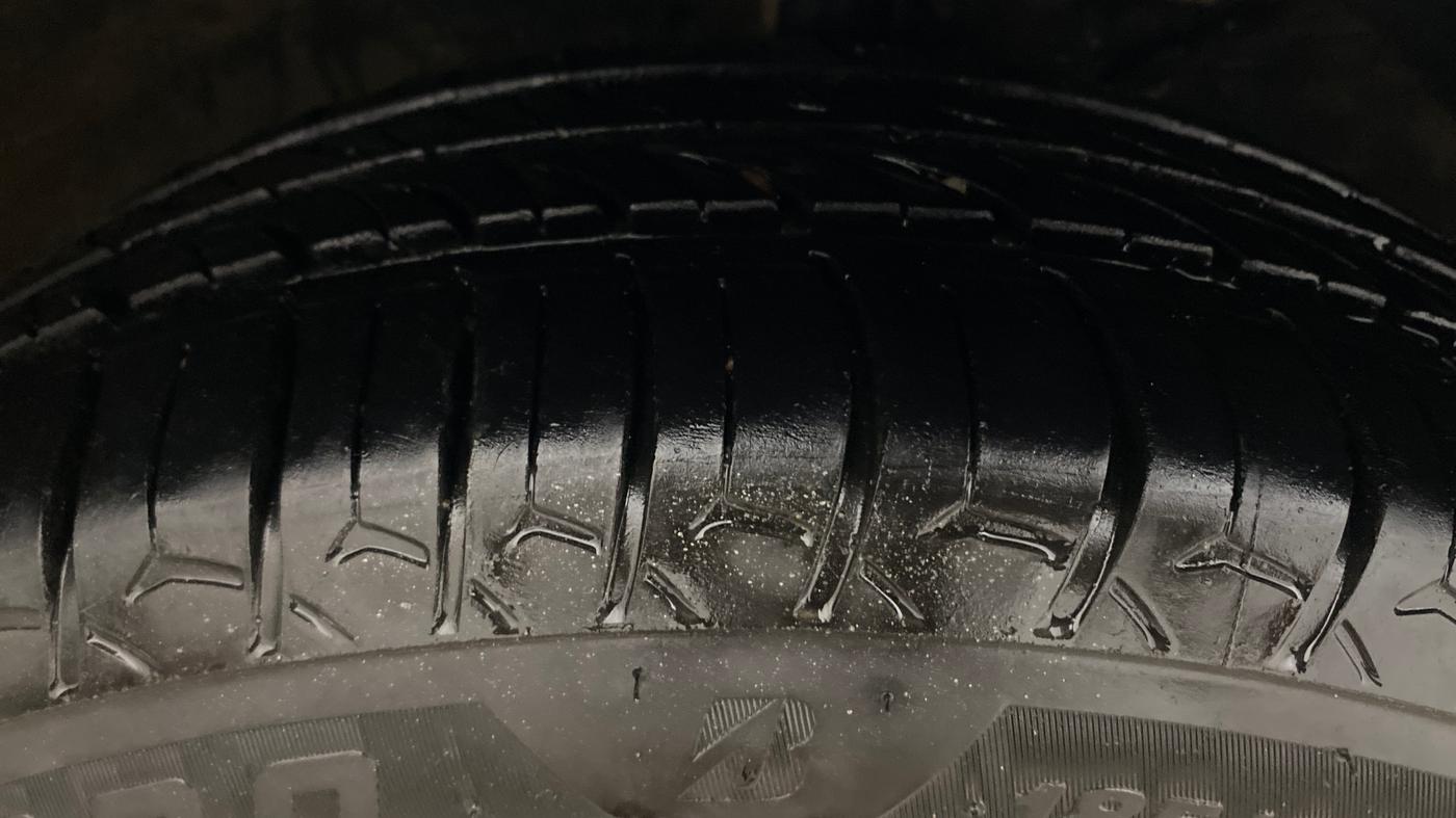 2023 Maruti Ertiga ZXI (O) CNG, CNG, Manual, 1,48,008 km, Right Front Tyre Tread