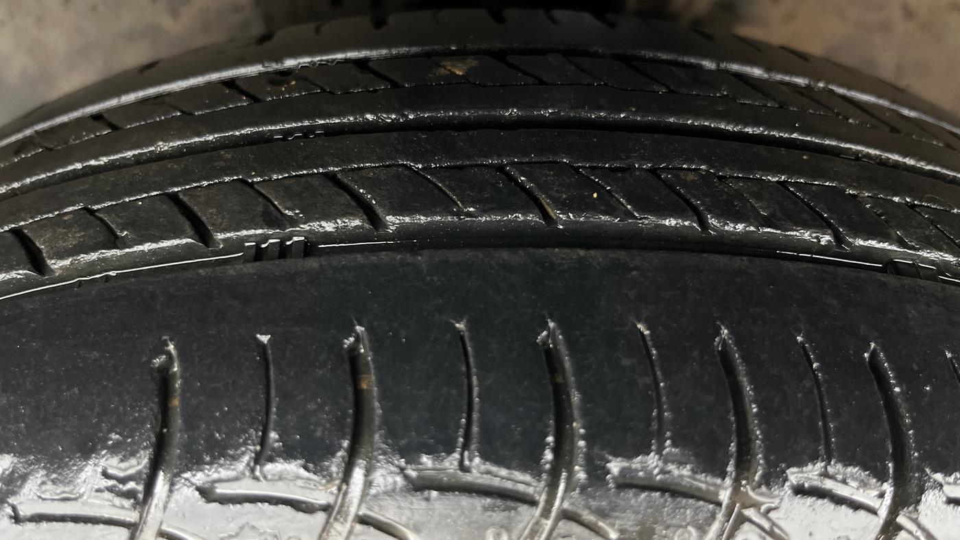 2013 Hyundai i20 MAGNA 1.2, Petrol, Manual, 60,659 km, Left Front Tyre Tread