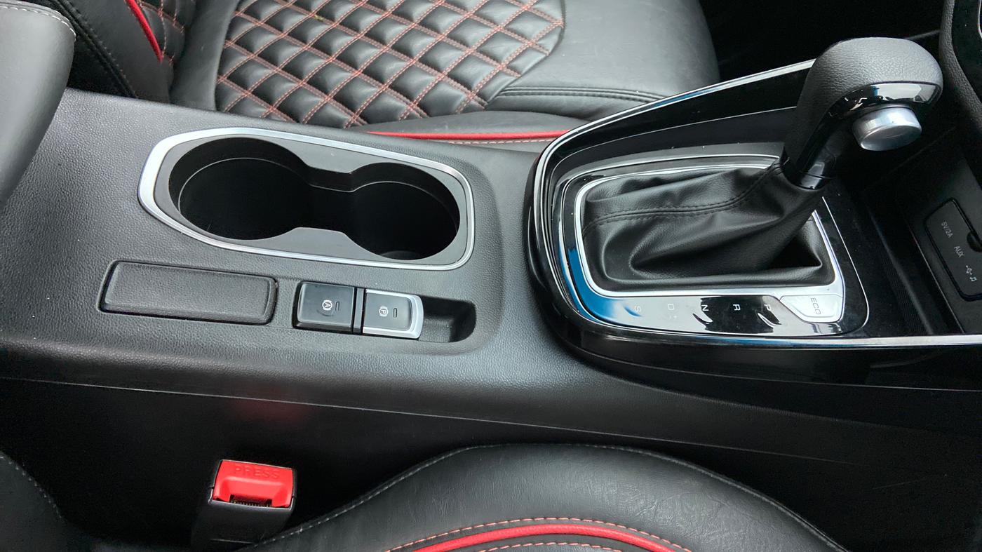 2022 MG HECTOR SHINE 1.5 PETROL TURBO CVT, Petrol, Automatic, 12,547 km, Gear Lever