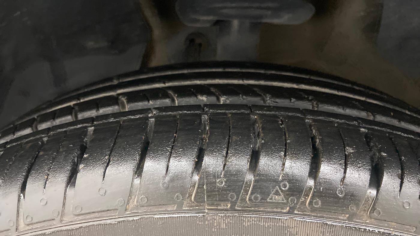 2022 MG HECTOR SHINE 1.5 PETROL TURBO CVT, Petrol, Automatic, 12,547 km, Left Front Tyre Tread
