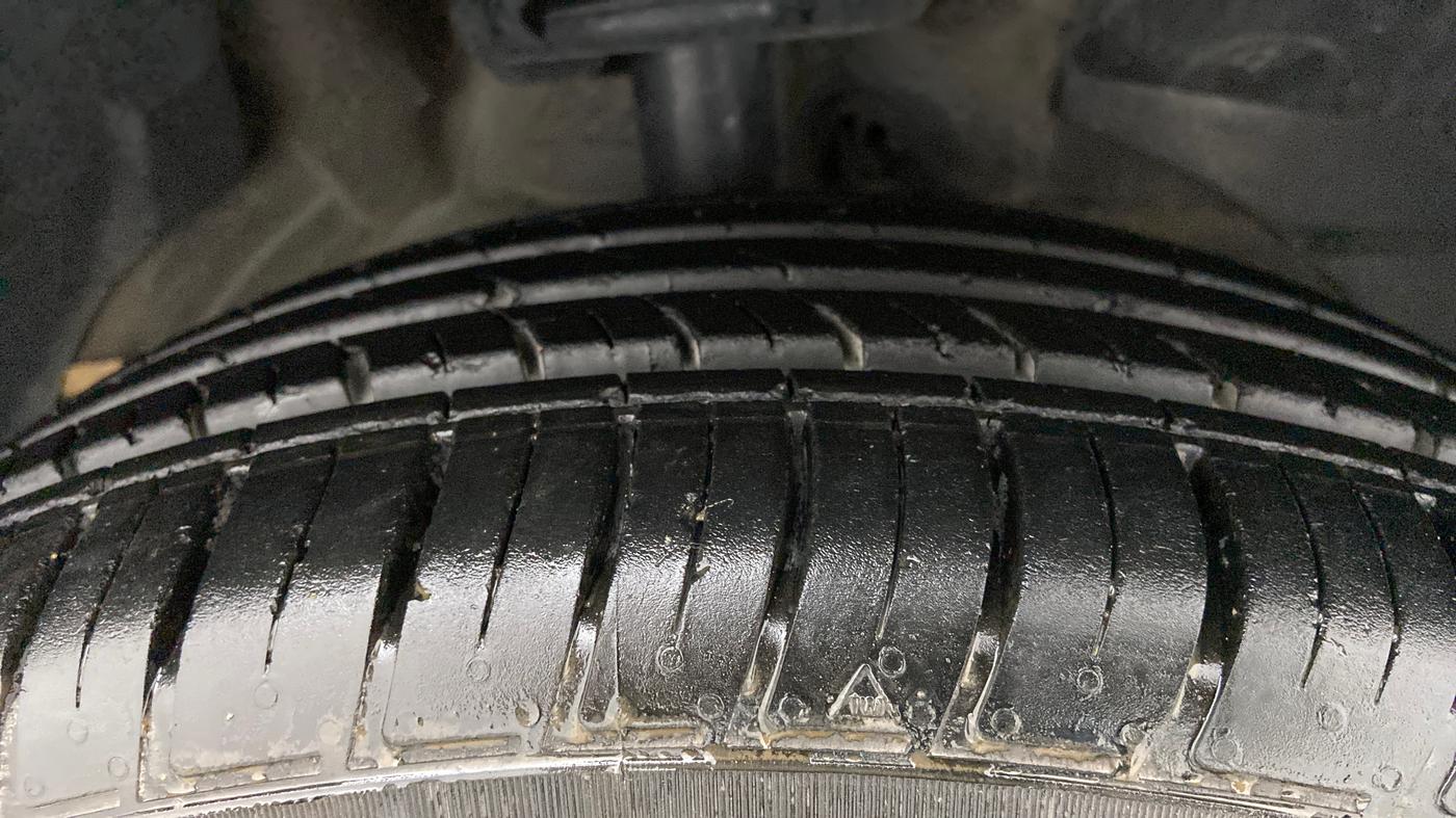 2022 MG HECTOR SHINE 1.5 PETROL TURBO CVT, Petrol, Automatic, 12,547 km, Right Front Tyre Tread