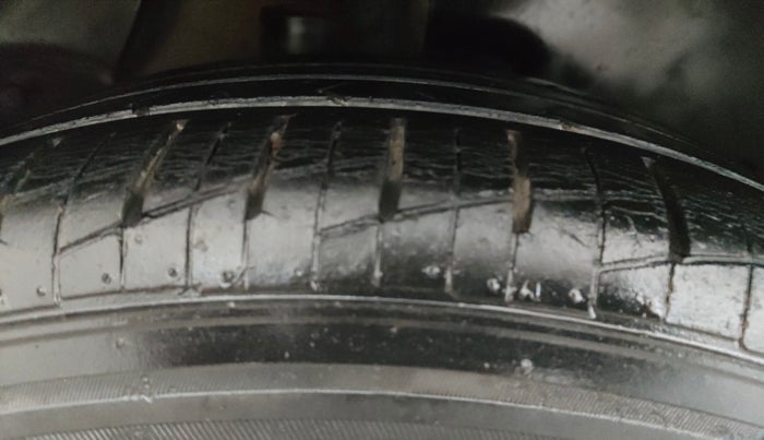 2016 Hyundai Creta SX PLUS 1.6 PETROL, Petrol, Manual, 79,801 km, Right Rear Tyre Tread