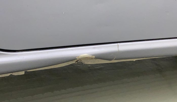 2011 Hyundai Santro Xing GL PLUS, Petrol, Manual, 27,892 km, Right running board - Slightly dented