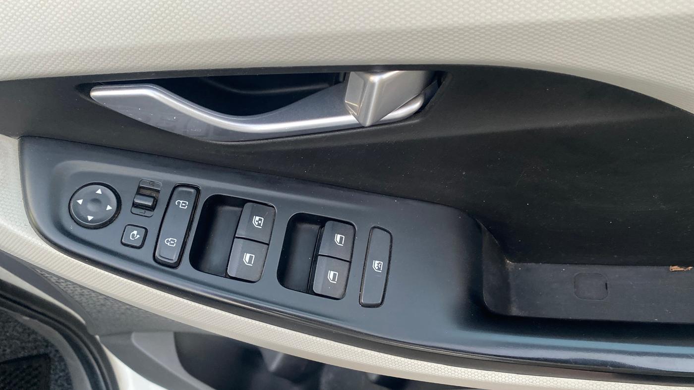 2024 Hyundai Creta SX 1.5 PETROL, Petrol, Manual, 36,019 km, Driver Side Door Panels Control