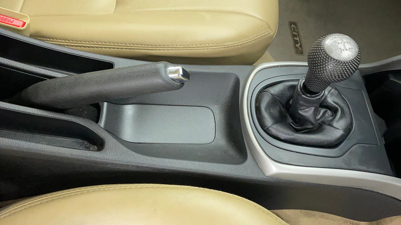 2018 Honda City V MT PETROL, Petrol, Manual, 32,413 km, Gear Lever