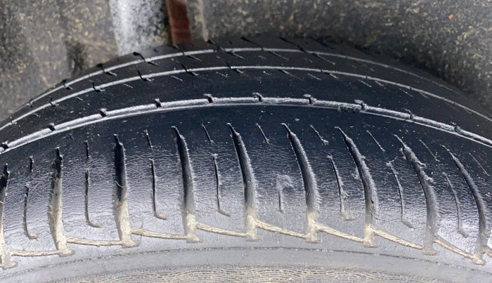 2019 Maruti Vitara Brezza VDI, Diesel, Manual, 21,092 km, Right Rear Tyre Tread