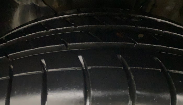 2018 Hyundai Elite i20 SPORTZ 1.2, Petrol, Manual, 1,06,107 km, Left Front Tyre Tread