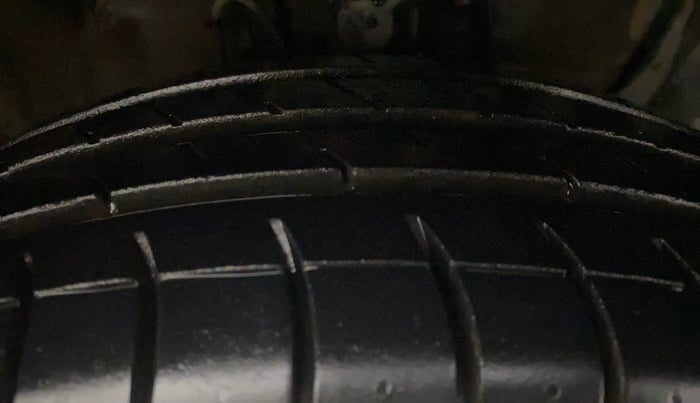 2018 Hyundai Elite i20 SPORTZ 1.2, Petrol, Manual, 1,06,107 km, Right Front Tyre Tread