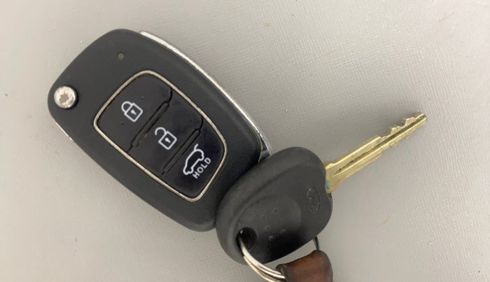 2018 Hyundai Elite i20 SPORTZ 1.2, Petrol, Manual, 1,06,107 km, Key Close Up