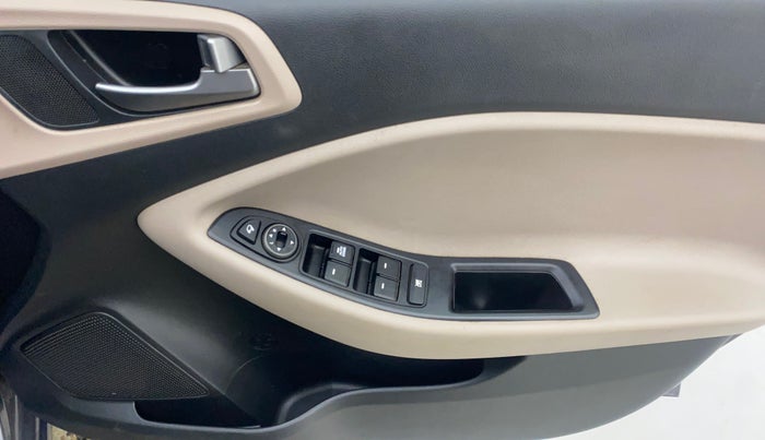 2018 Hyundai Elite i20 SPORTZ 1.2, Petrol, Manual, 1,06,107 km, Driver Side Door Panels Control