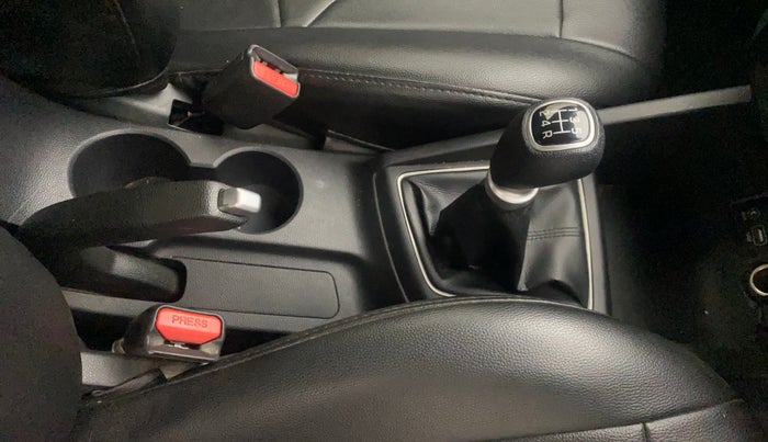 2018 Hyundai Elite i20 SPORTZ 1.2, Petrol, Manual, 1,06,107 km, Gear Lever