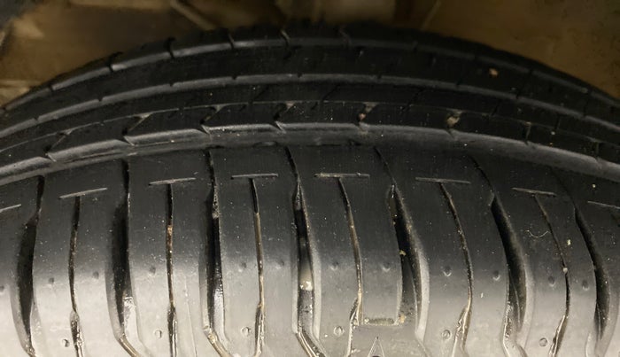2021 Maruti XL6 ZETA SHVS, Petrol, Manual, 7,225 km, Left Front Tyre Tread