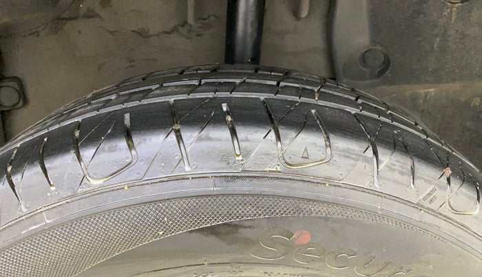 2012 Renault Duster 85 PS RXL DIESEL, Diesel, Manual, 99,303 km, Left Rear Tyre Tread