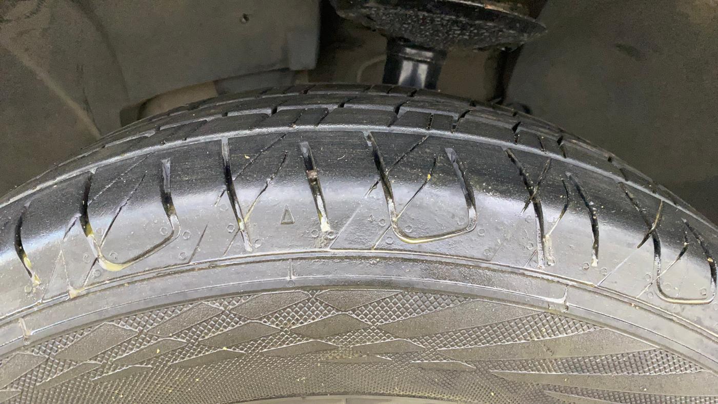 2012 Renault Duster 85 PS RXL DIESEL, Diesel, Manual, 99,228 km, Left Front Tyre Tread
