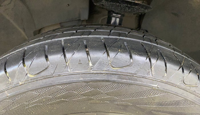 2012 Renault Duster 85 PS RXL DIESEL, Diesel, Manual, 99,303 km, Left Front Tyre Tread