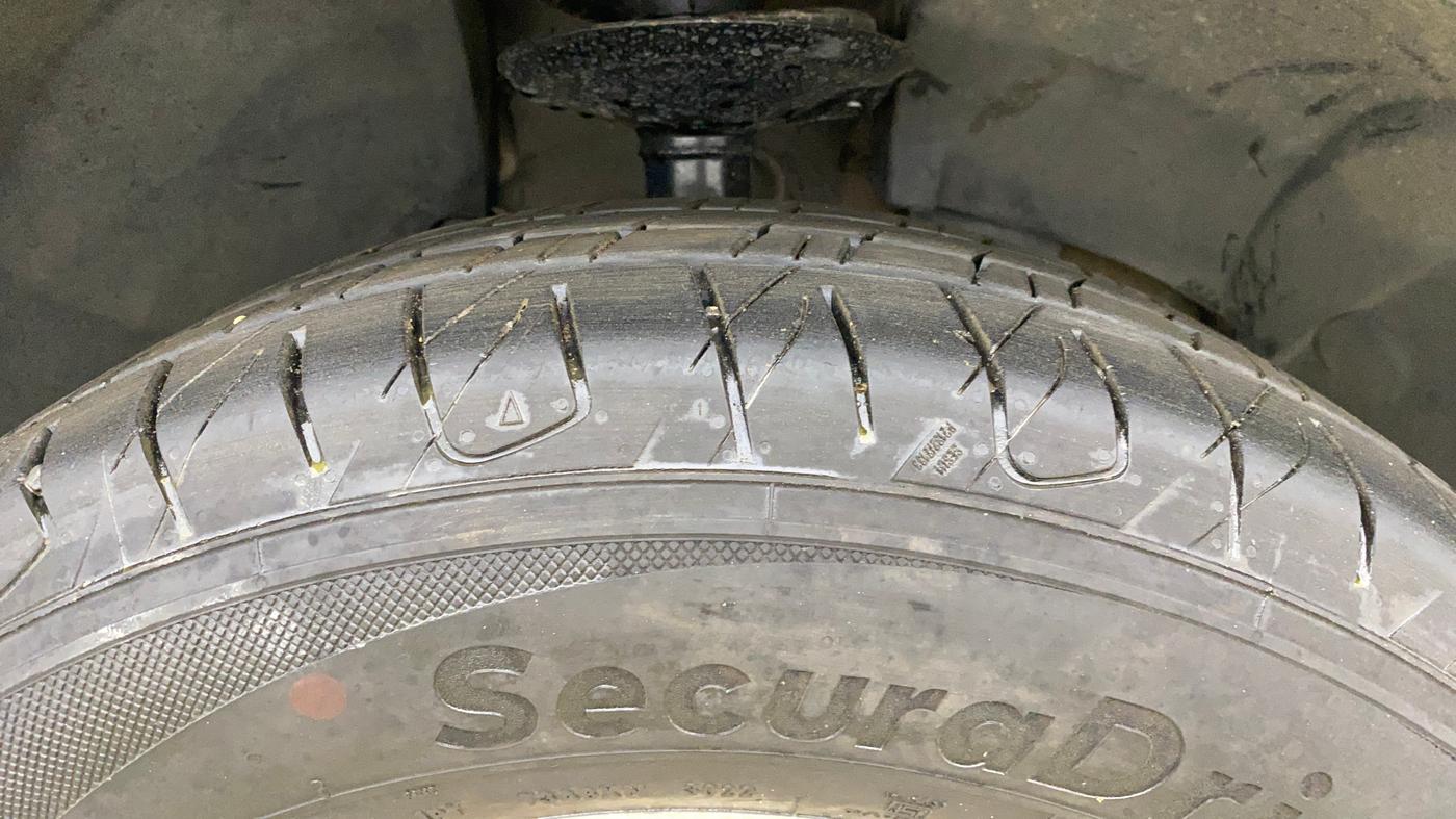 2012 Renault Duster 85 PS RXL DIESEL, Diesel, Manual, 99,228 km, Right Front Tyre Tread