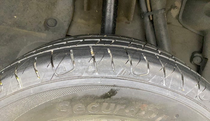 2012 Renault Duster 85 PS RXL DIESEL, Diesel, Manual, 99,303 km, Right Rear Tyre Tread