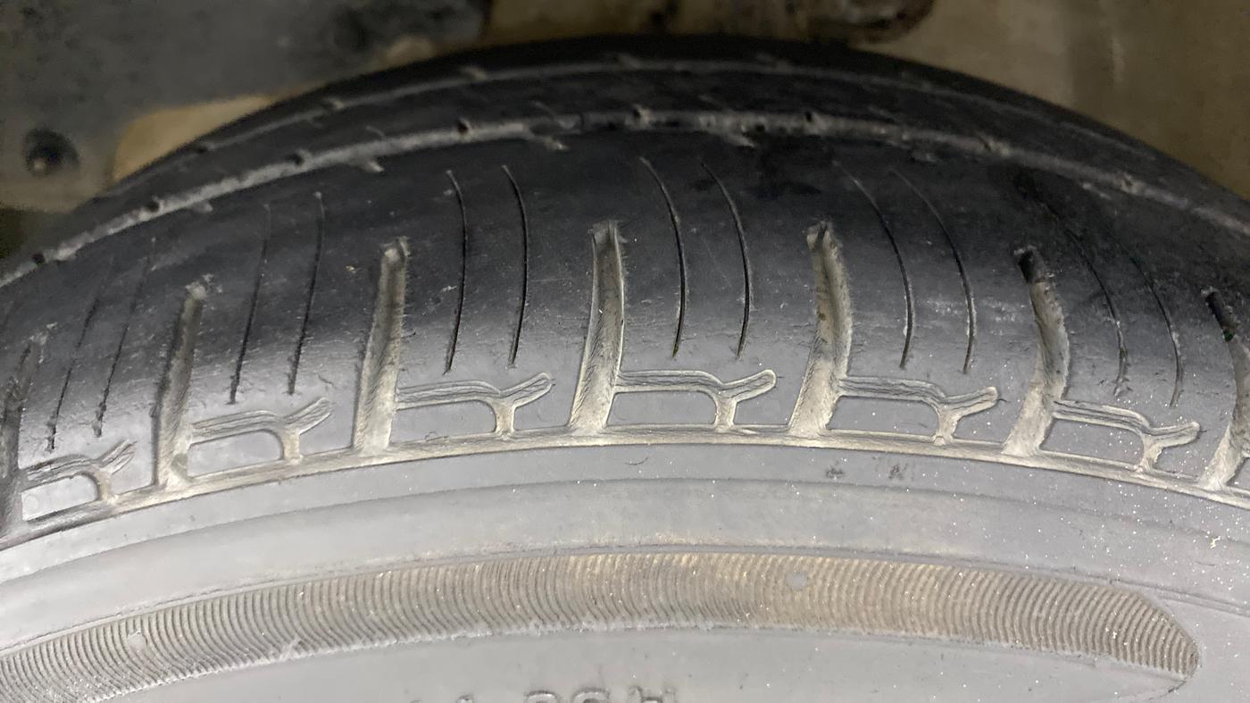 2018 Mahindra KUV 100 NXT K4+ D 6 SEATER, Diesel, Manual, 85,795 km, Left Front Tyre Tread