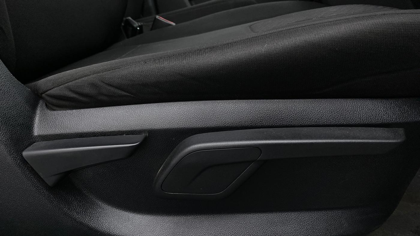 2018 Mahindra KUV 100 NXT K4+ D 6 SEATER, Diesel, Manual, 85,795 km, Driver Side Adjustment Panel