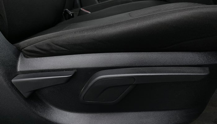 2018 Mahindra KUV 100 NXT K4+ D 6 SEATER, Diesel, Manual, 85,795 km, Driver Side Adjustment Panel
