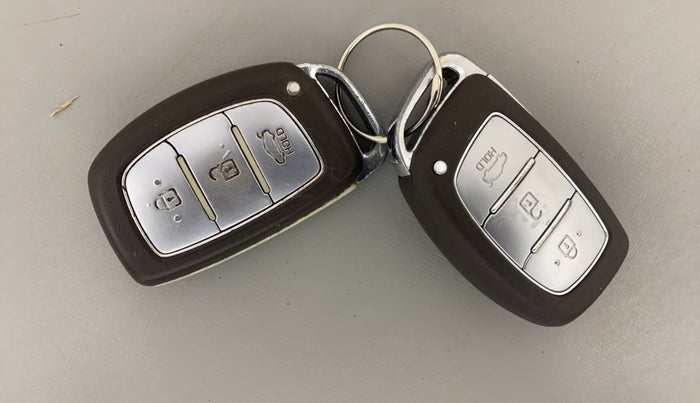 2015 Hyundai Grand i10 ASTA AT 1.2 KAPPA VTVT, Petrol, Automatic, 90,214 km, Key Close Up