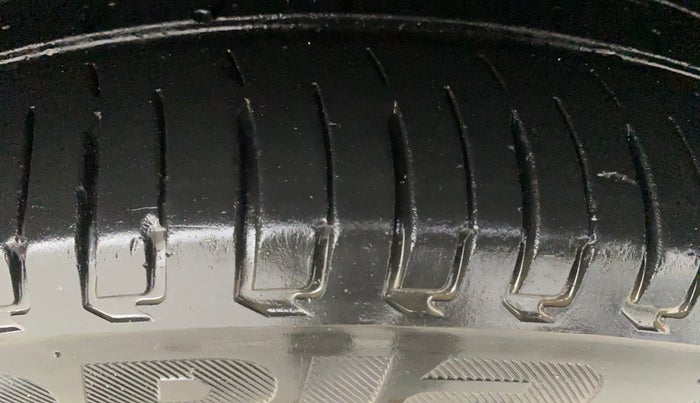 2020 Maruti Ertiga ZXI AT SHVS, Petrol, Automatic, 95,396 km, Right Front Tyre Tread