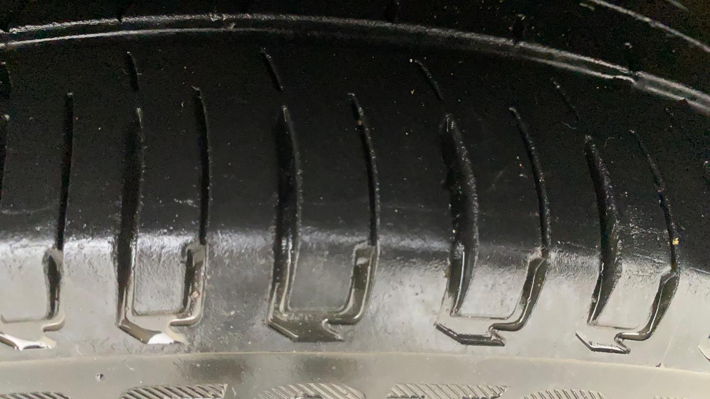 2020 Maruti Ertiga ZXI AT SHVS, Petrol, Automatic, 95,396 km, Left Front Tyre Tread