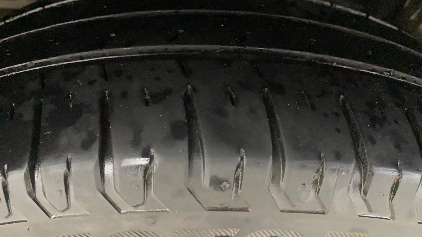 2020 Maruti Ertiga ZXI AT SHVS, Petrol, Automatic, 95,396 km, Right Rear Tyre Tread