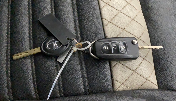 2019 Tata Tiago XZ PETROL, Petrol, Manual, 67,604 km, Key Close Up