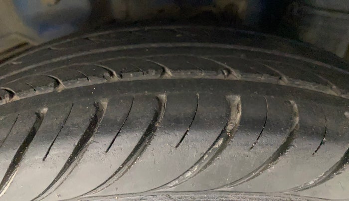 2015 Hyundai Eon MAGNA +, Petrol, Manual, 78,273 km, Left Rear Tyre Tread