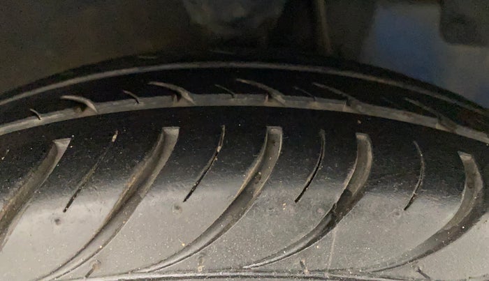 2015 Hyundai Eon MAGNA +, Petrol, Manual, 78,273 km, Right Front Tyre Tread