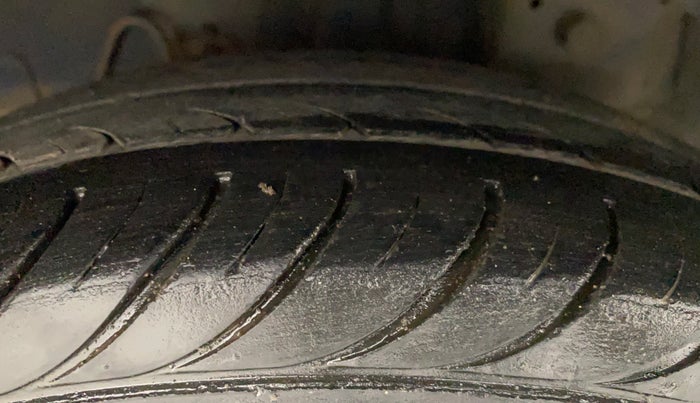 2015 Hyundai Eon MAGNA +, Petrol, Manual, 78,273 km, Right Rear Tyre Tread