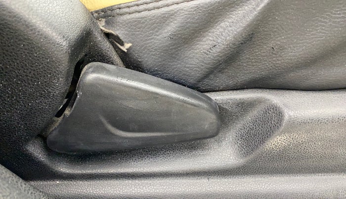 2018 Renault Kwid RXT 1.0 AMT (O), Petrol, Automatic, 30,013 km, Driver Side Adjustment Panel