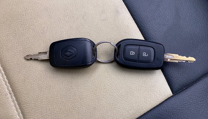 2018 Renault Kwid RXT 1.0 AMT (O), Petrol, Automatic, 30,013 km, Key Close Up