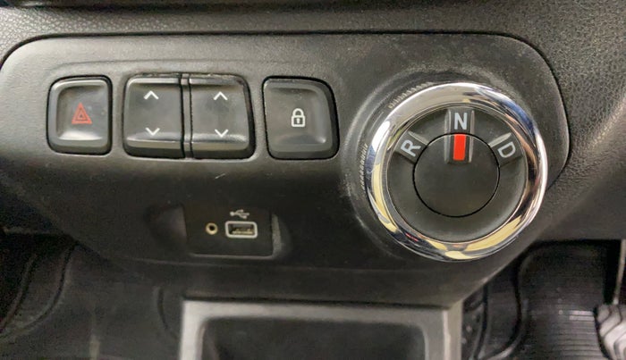 2018 Renault Kwid RXT 1.0 AMT (O), Petrol, Automatic, 30,013 km, Gear Lever