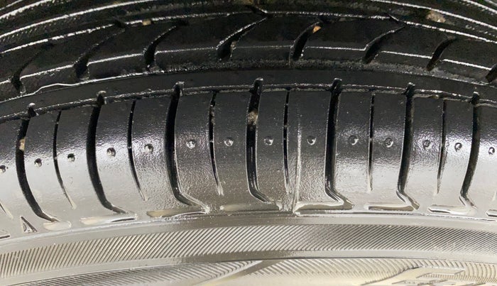 2018 Renault Kwid RXT 1.0 AMT (O), Petrol, Automatic, 30,013 km, Left Front Tyre Tread