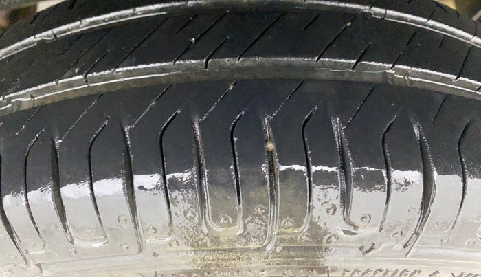 2018 Renault Kwid RXT 1.0 AMT (O), Petrol, Automatic, 30,013 km, Left Rear Tyre Tread