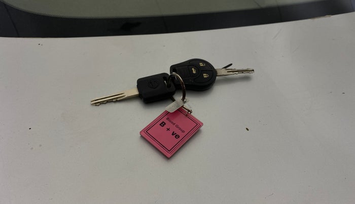 2013 Nissan Sunny XL, Petrol, Manual, 75,976 km, Key Close Up