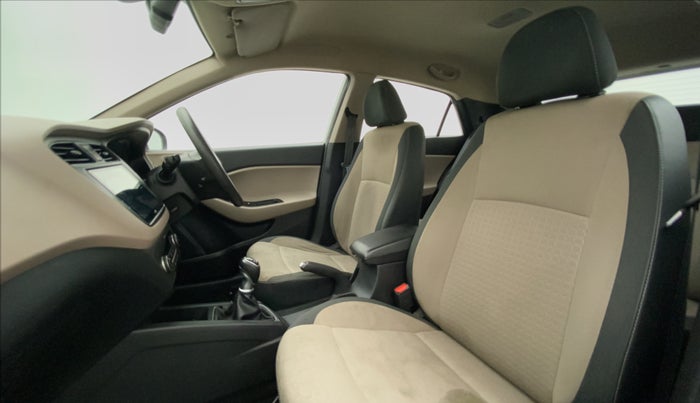 2016 Hyundai Elite i20 SPORTZ 1.4 CRDI, Diesel, Manual, 46,329 km, Right Side Front Door Cabin