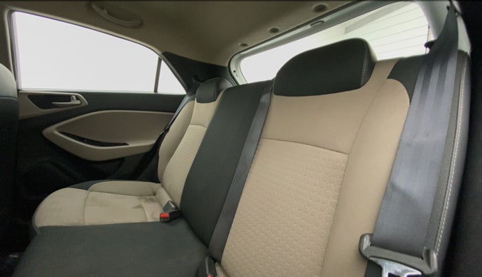 2016 Hyundai Elite i20 SPORTZ 1.4 CRDI, Diesel, Manual, 46,329 km, Right Side Rear Door Cabin