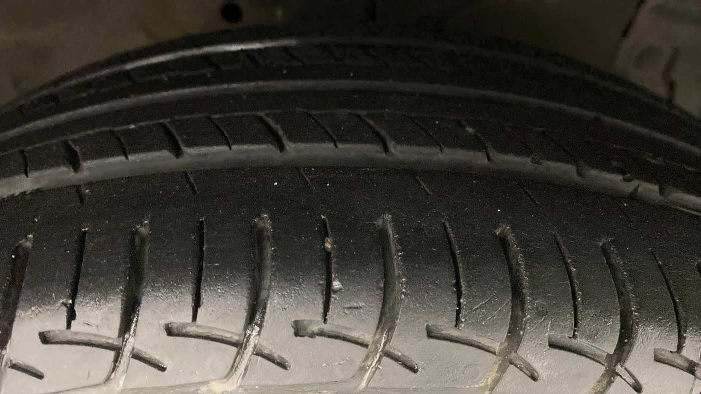2016 Maruti Ciaz VXI PLUS AMT, Petrol, Automatic, 28,894 km, Right Front Tyre Tread